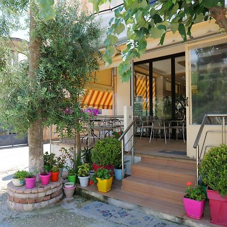 Hotel Adi-Vera Sarandë 외부 사진